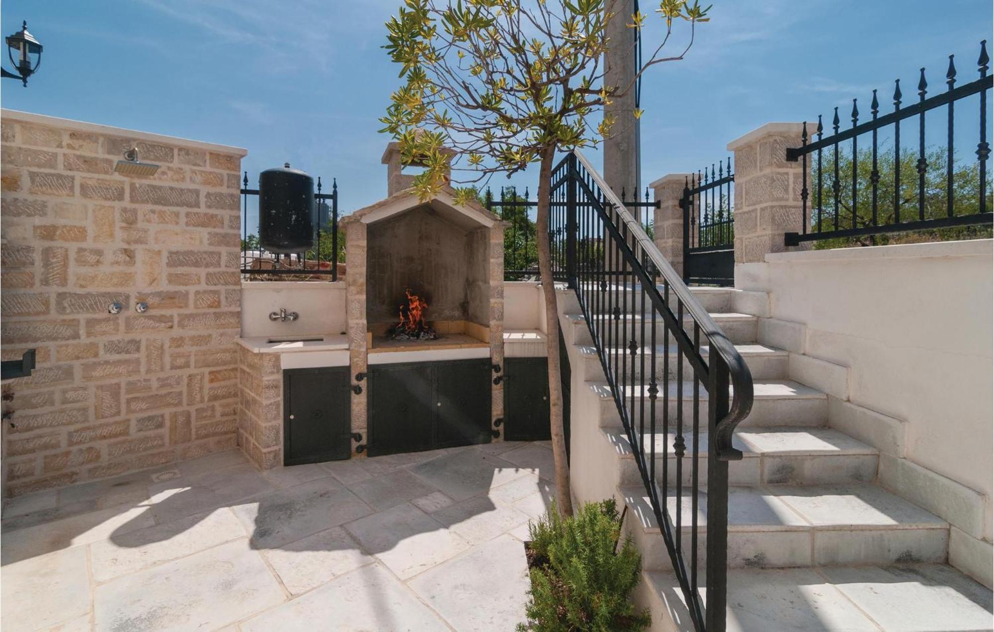 Nice home in Primosten w/ WiFi&2 Bedrooms Exterior foto