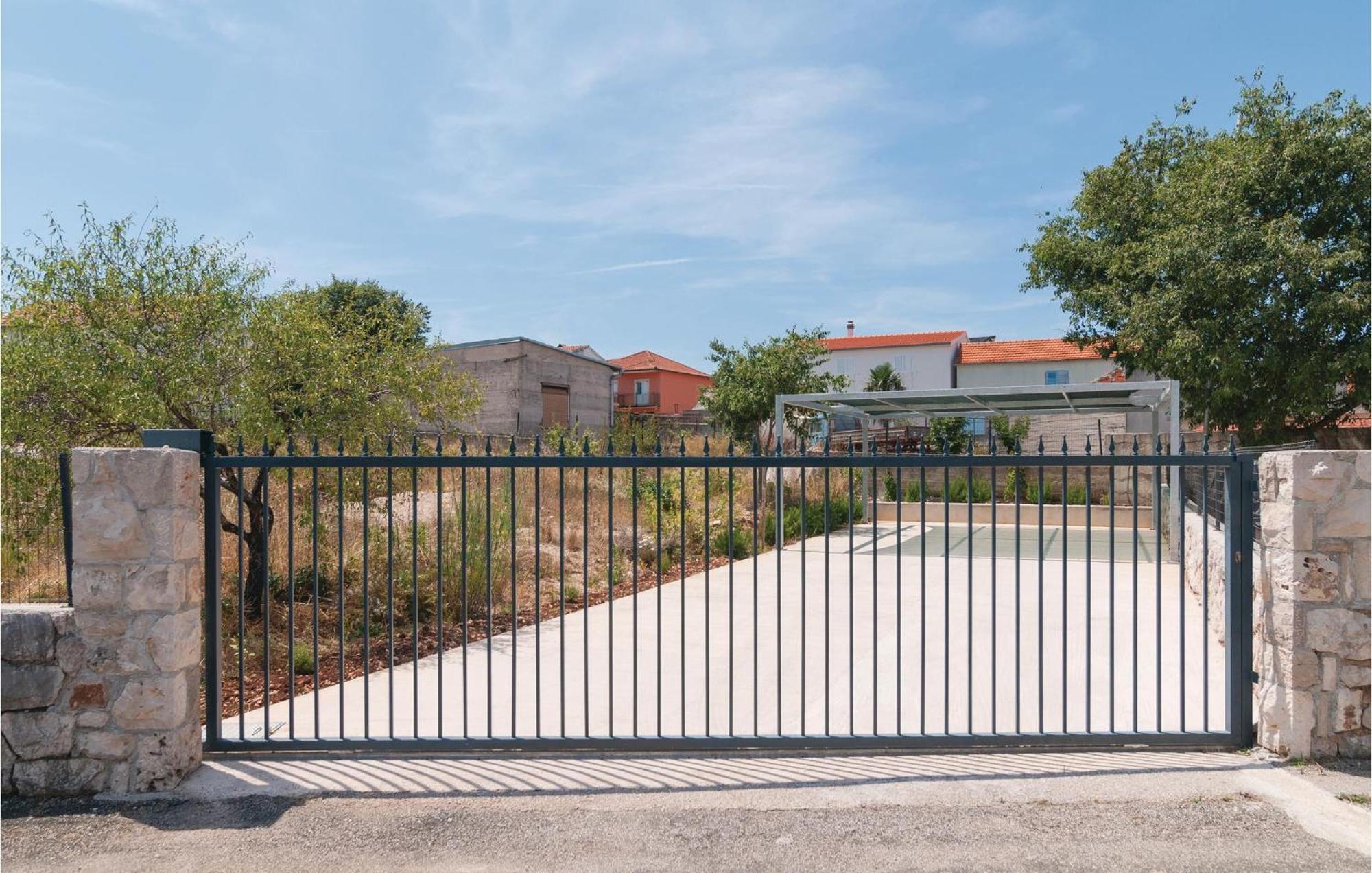 Nice home in Primosten w/ WiFi&2 Bedrooms Exterior foto
