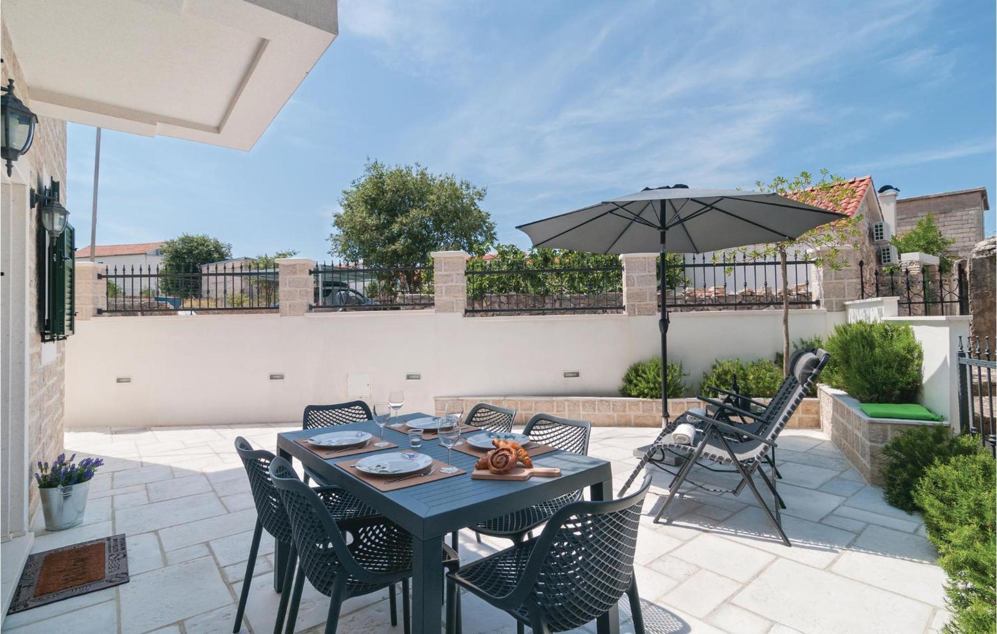 Nice home in Primosten w/ WiFi&2 Bedrooms Exterior foto