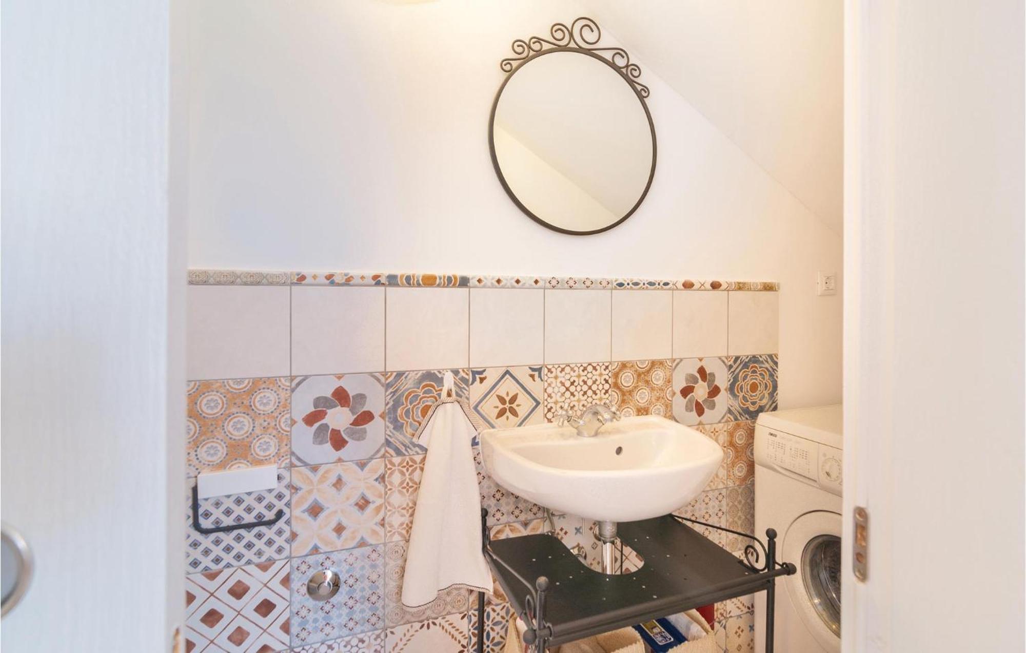 Nice home in Primosten w/ WiFi&2 Bedrooms Exterior foto