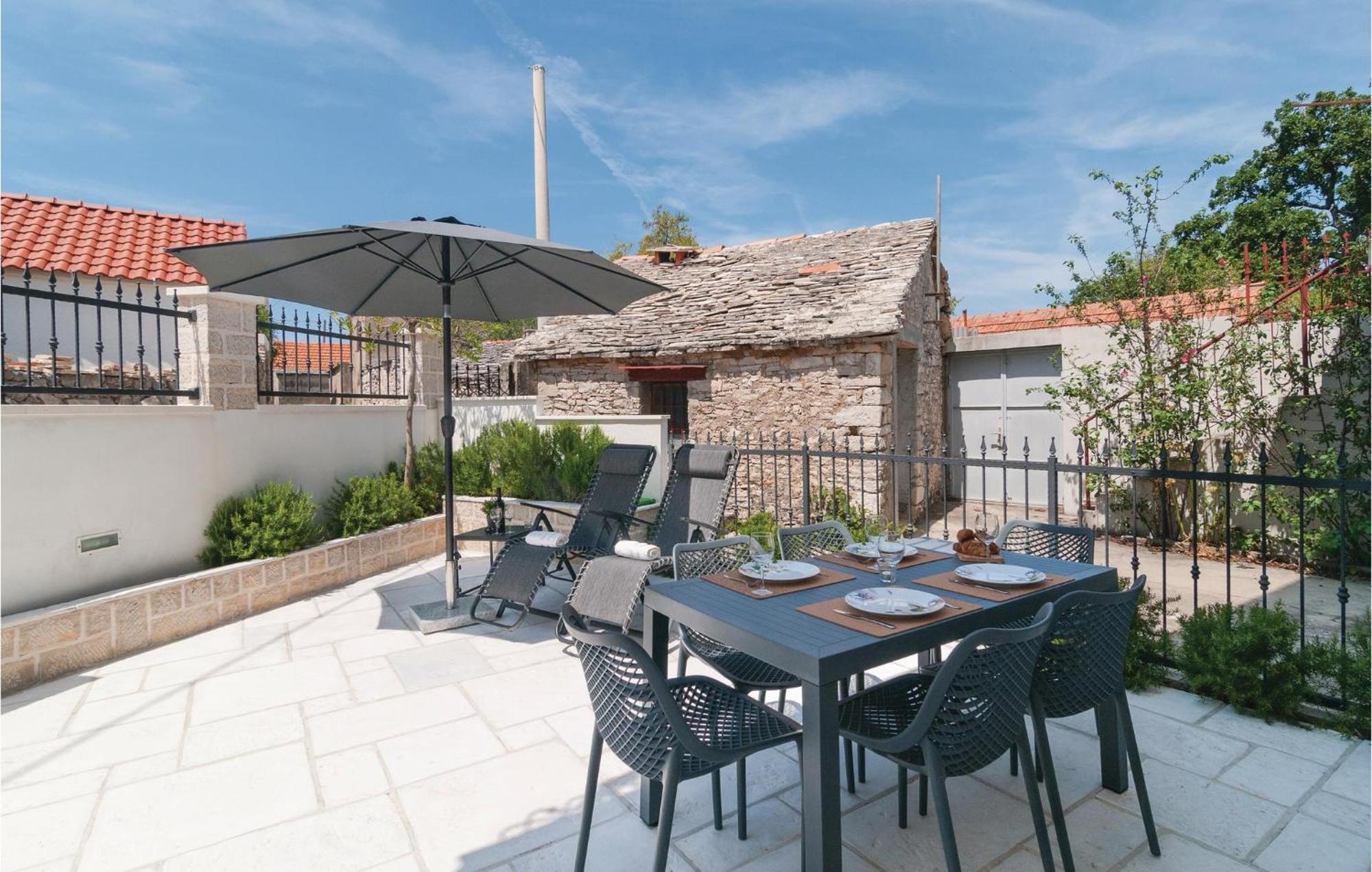 Nice home in Primosten w/ WiFi&2 Bedrooms Exterior foto